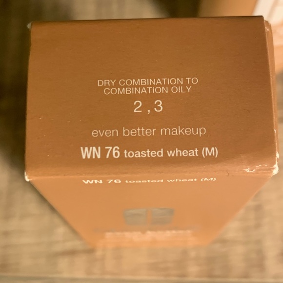 Clinique Even Better SPF 15 #76 Toasted Wheat - Picture 3 of 4